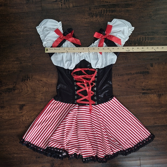 NWT Pirate Wench Halloween Costume - Picture 8 of 8